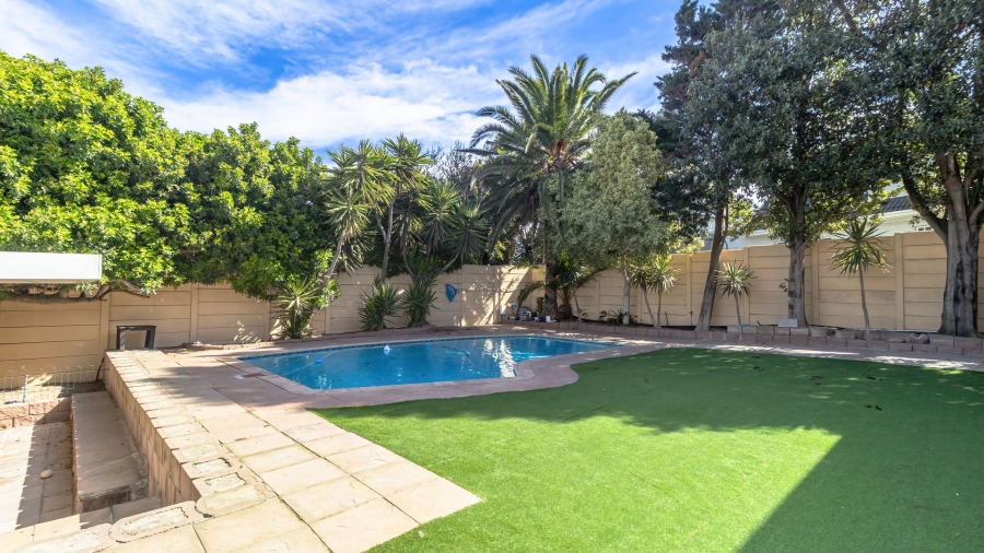 4 Bedroom Property for Sale in Flamingo Vlei Western Cape